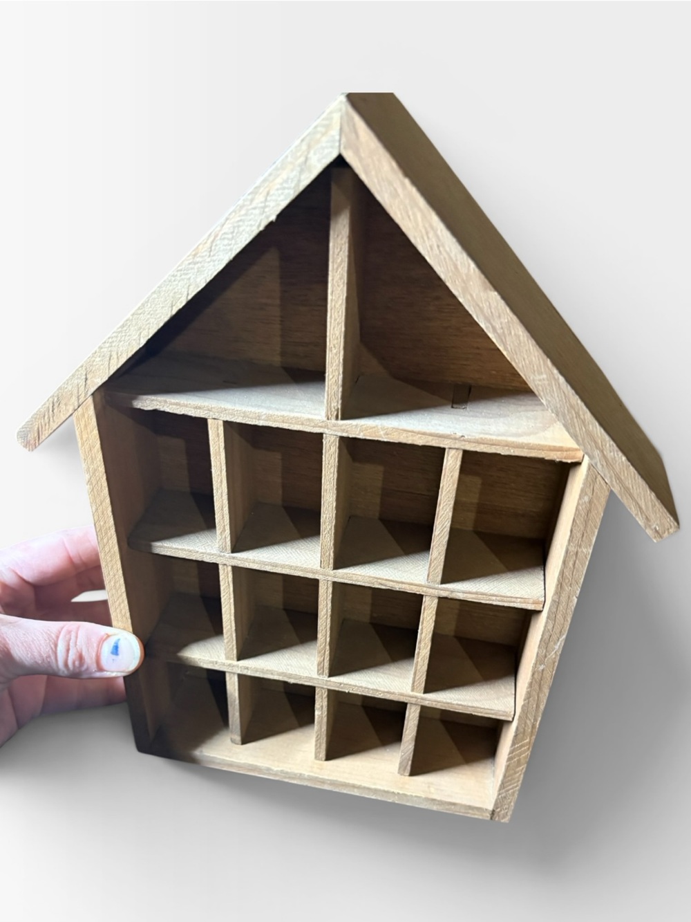 Small house trinket shelf hung by wire - Picture 3 of 8